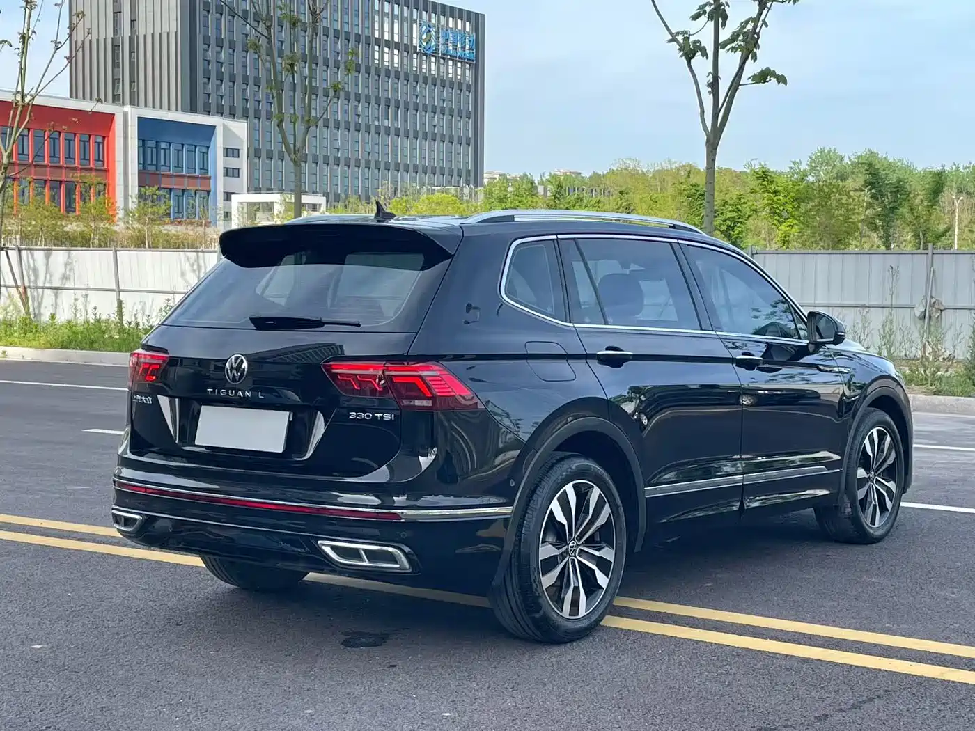 Volkswagen Tiguan L 2022 330TSI Auto 2WD R-Line Premium Edition фото 7