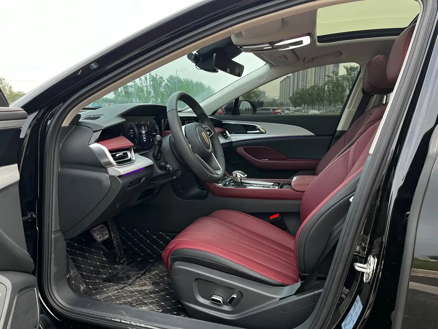 Hongqi H5 2025 2.0T Automatic Flag Celebration 500,000 Units Anniversary Edition фото 4