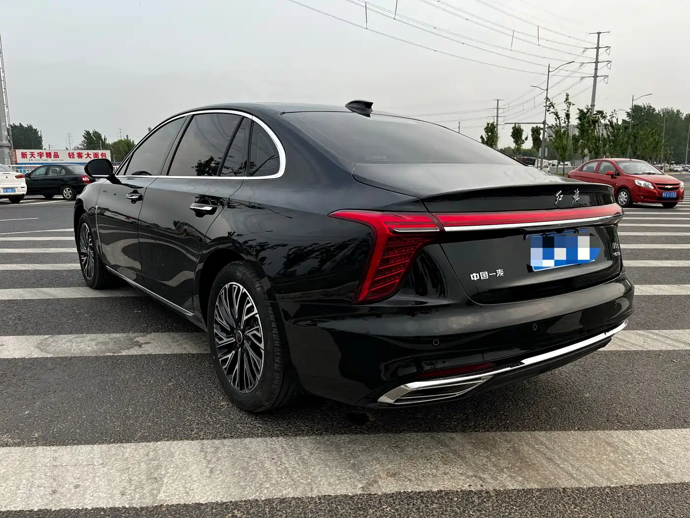 Hongqi H5 2025 2.0T Automatic Flag Celebration 500,000 Units Anniversary Edition фото 7