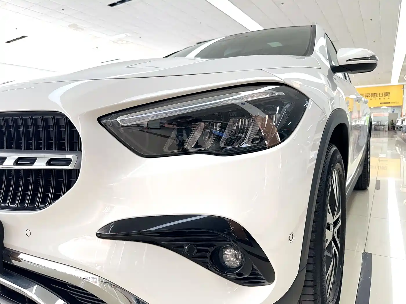 MERCEDES-BENZ GLA