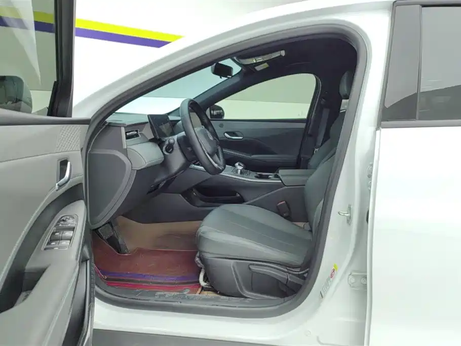 BYD Qin PLUS 2025 DM-i Smart Drive 55KM Leader фото 9