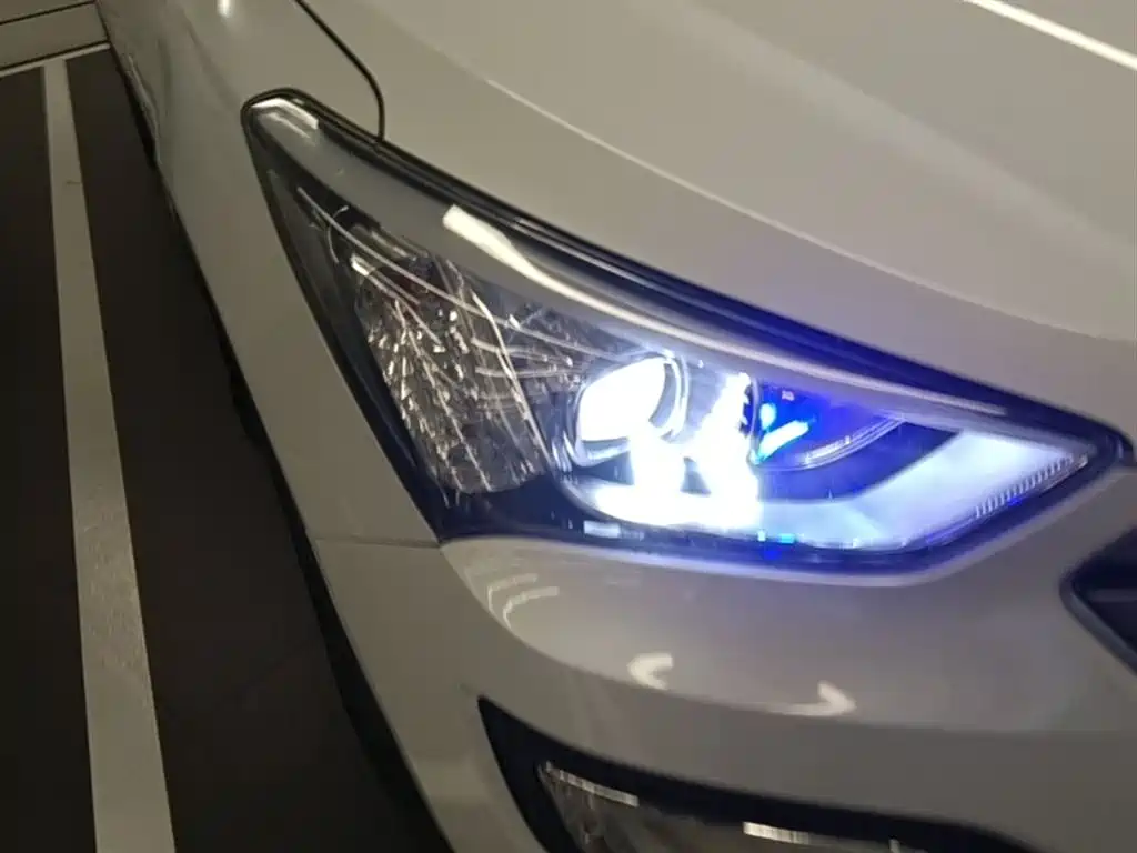 Hyundai Santa Fe 2015 2.4L Automatic 4WD Smart 5-seater фото 13