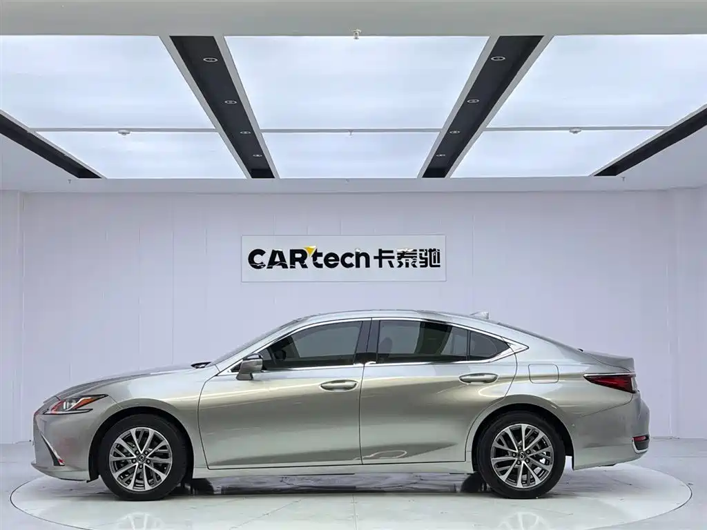 Lexus ES 2021 200 Excellence Edition фото 2