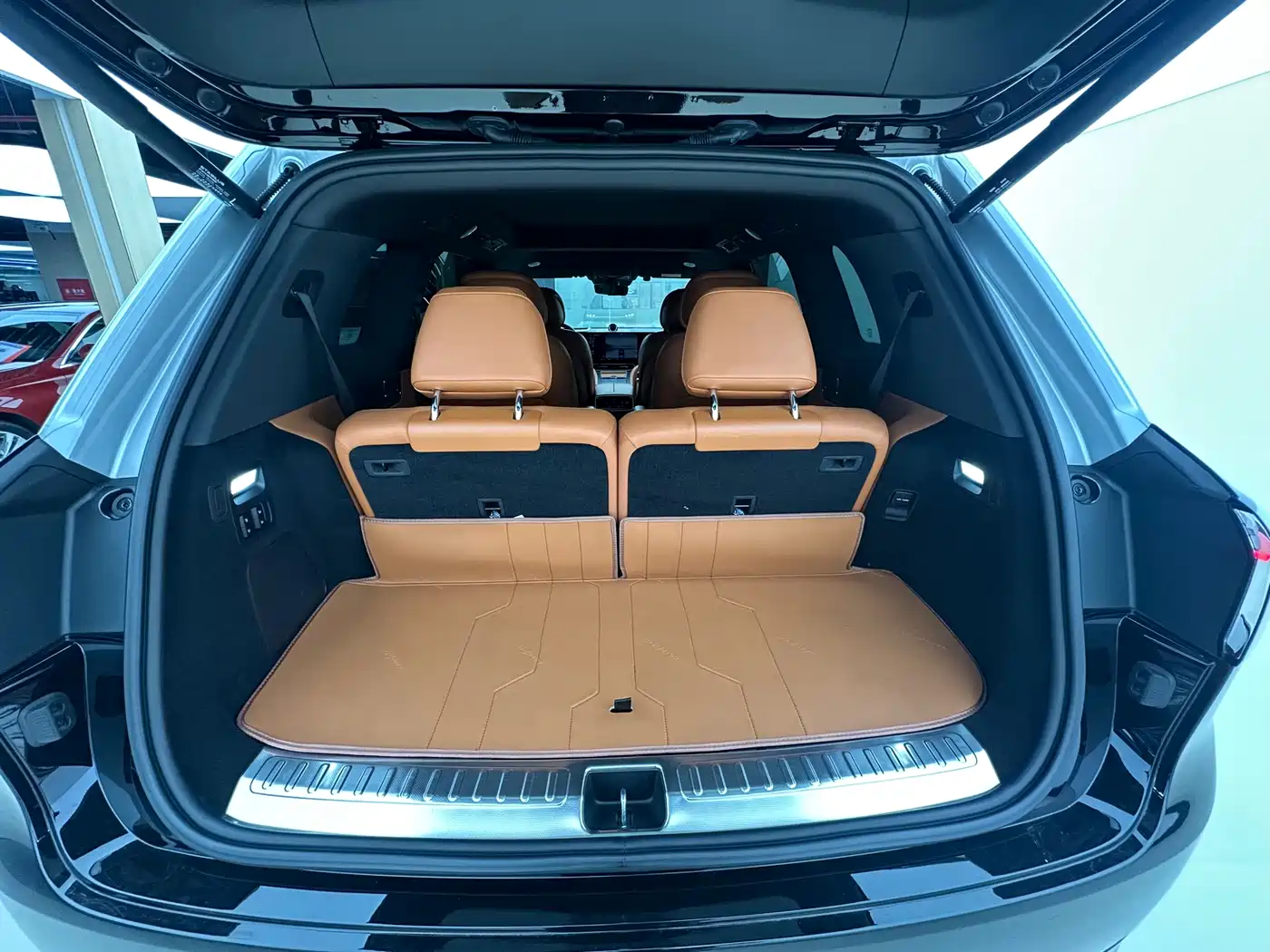AITO Wenjie AITO M9 2024 Range Extender Max Edition 42kWh 6-seater фото 27