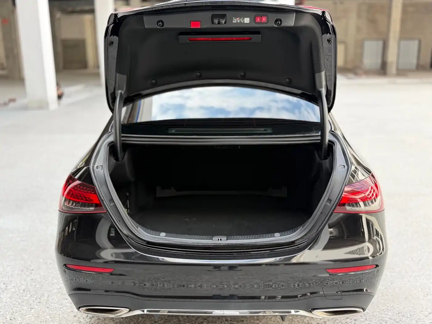 Mercedes-Benz E-Class 2023 E 300 L Sport Fashion фото 5