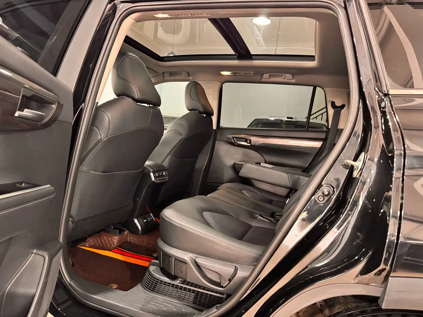 Toyota Highlander 2023 2.5L Smart Hybrid Dual Engine AWD Ultimate 7-Seater фото 8