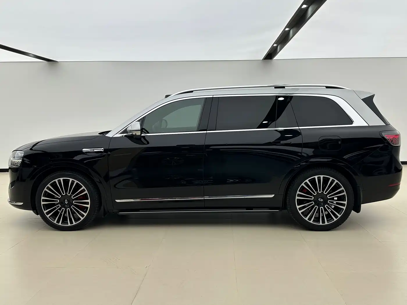 AITO Wenjie AITO M9 2024 Range Extender Max Edition 42kWh 6-seater фото 11