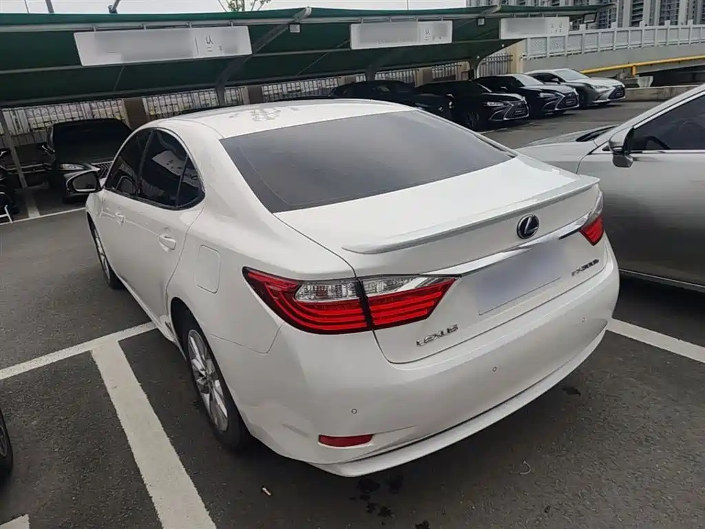 Lexus ES 2013 300h Elite Edition фото 5