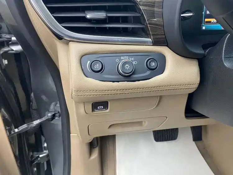 Buick GL8 2017 ES 28T Premium China V фото 10