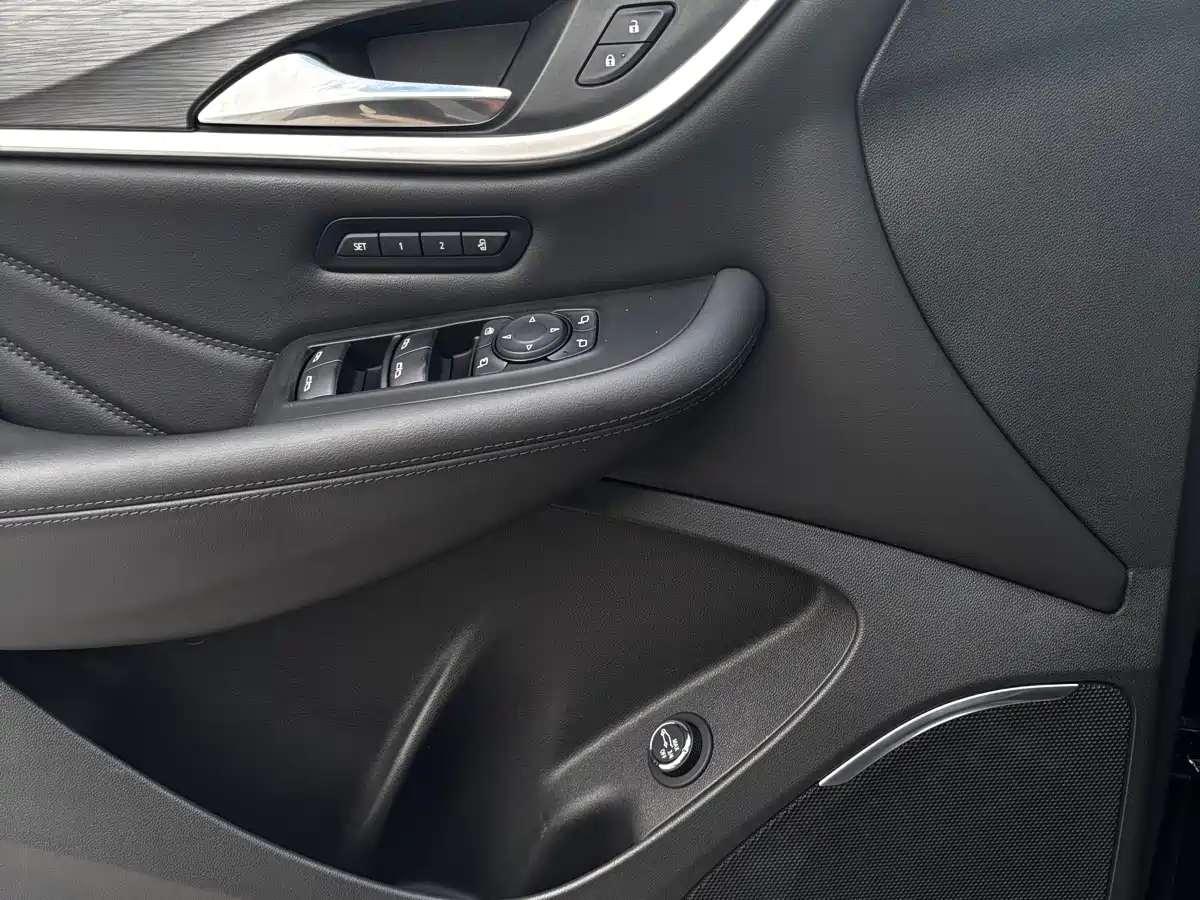 Фото 28 - Buick Enclave