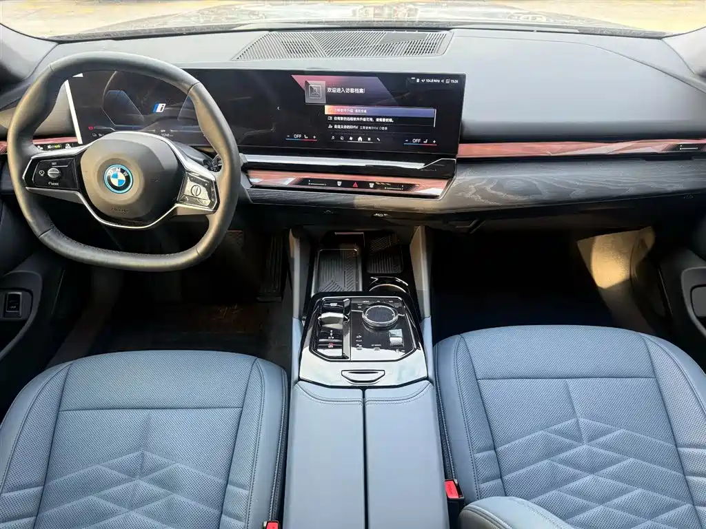 BMW I5