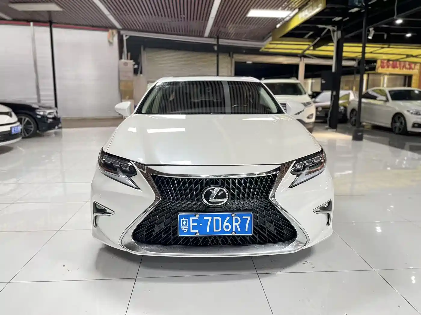 Lexus ES 2017 300h Mark Levinson Comfort Edition фото 2