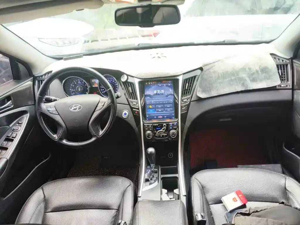 Photo 11 - Hyundai Sonata