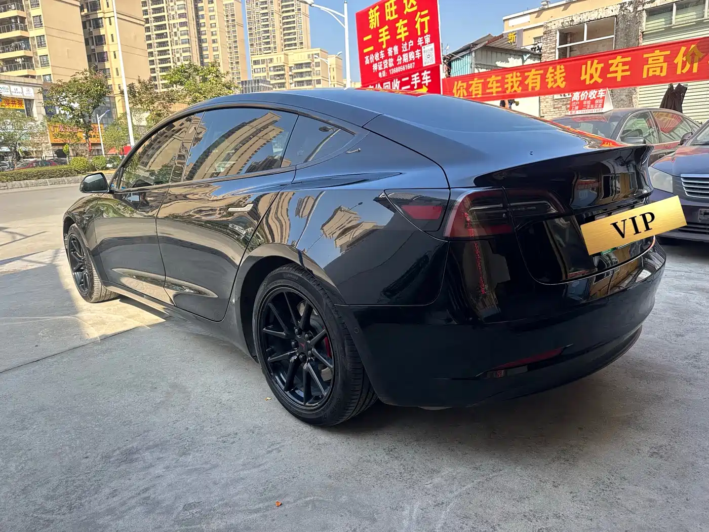 TESLA MODEL 3