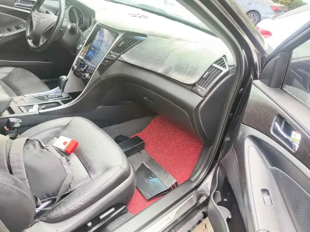 Photo 12 - Hyundai Sonata