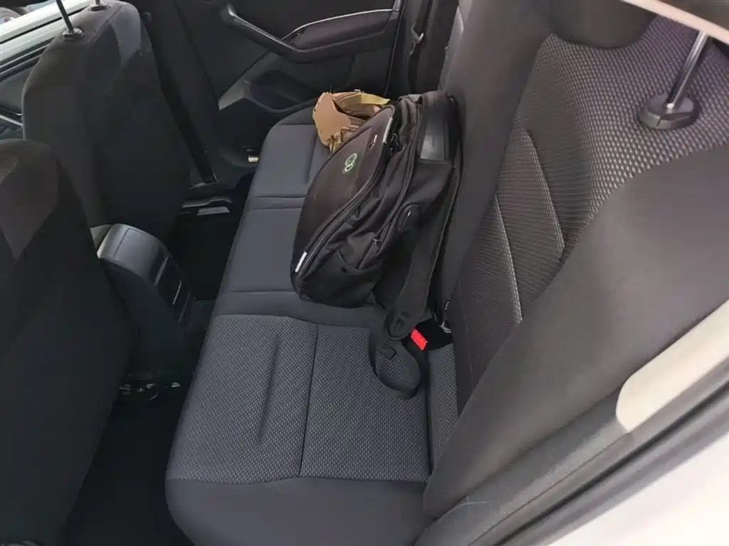 Volkswagen Bora 2017 1.6L Manual Fashion Edition фото 17