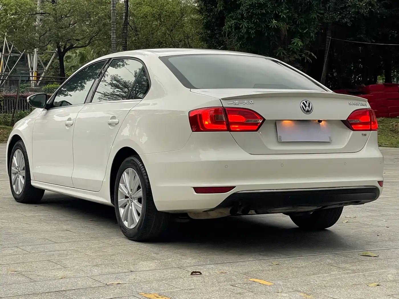 Volkswagen Sagitar 2014 1.4TSI Automatic Luxury фото 16
