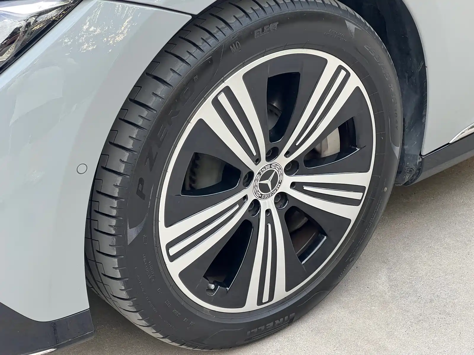 Фото 9 - Mercedes-Benz EQE