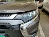صورة 24 - Mitsubishi Outlander