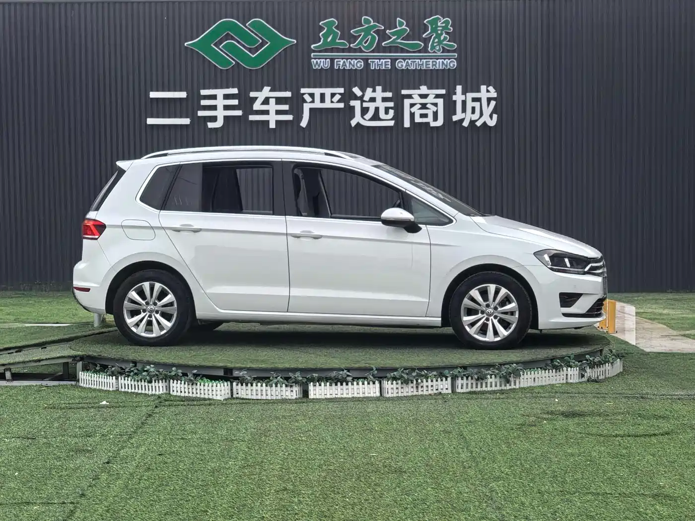 Volkswagen Golf Sportsvan 2016 230TSI Automatic Progressive фото 18