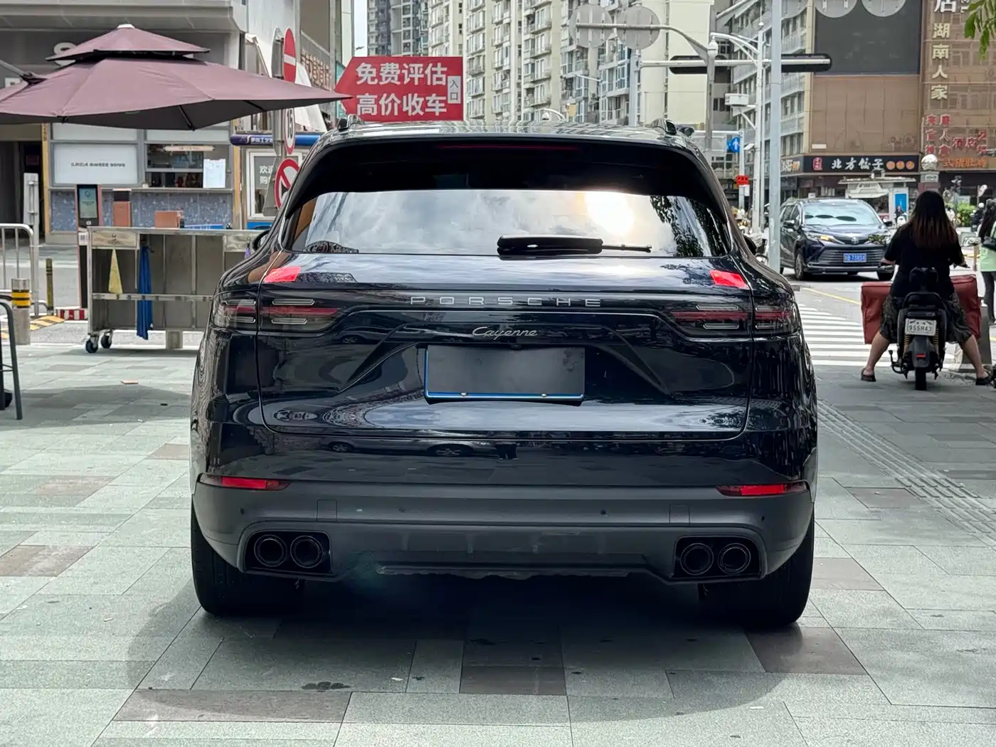 Photo 8 - Porsche Cayenne