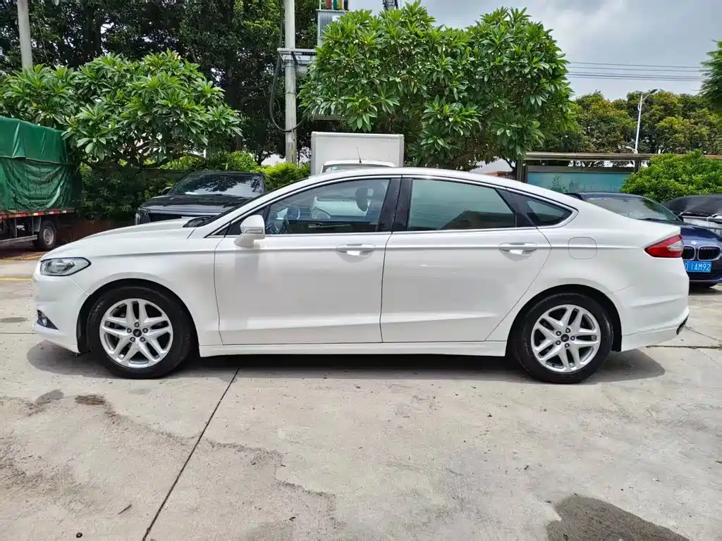 Фото 4 - Ford Mondeo