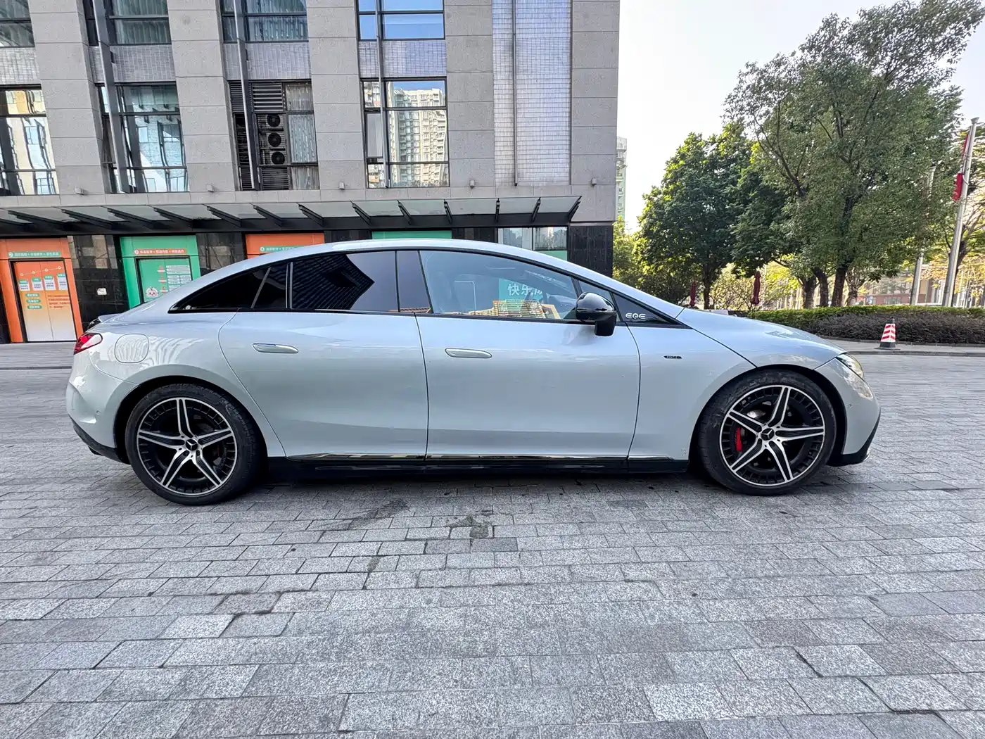 MERCEDES-BENZ EQE AMG