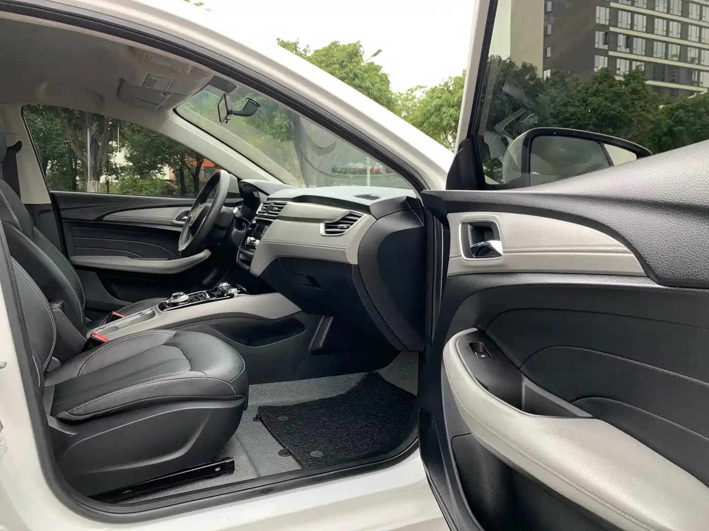 ROEWE EI5