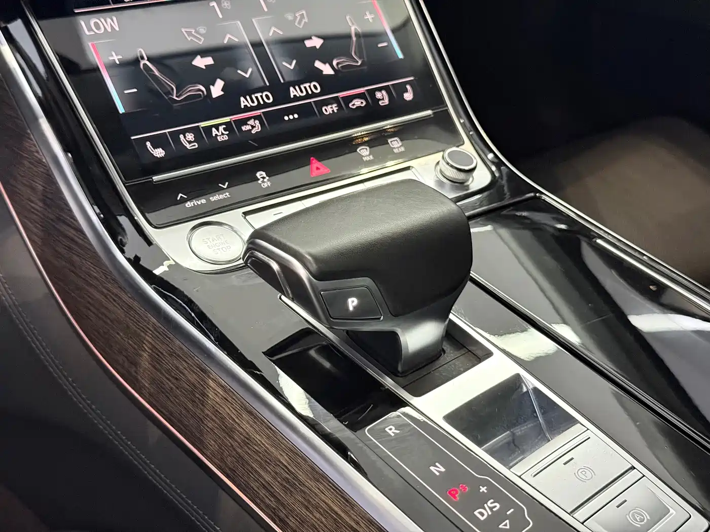 Фото 9 - Audi A8