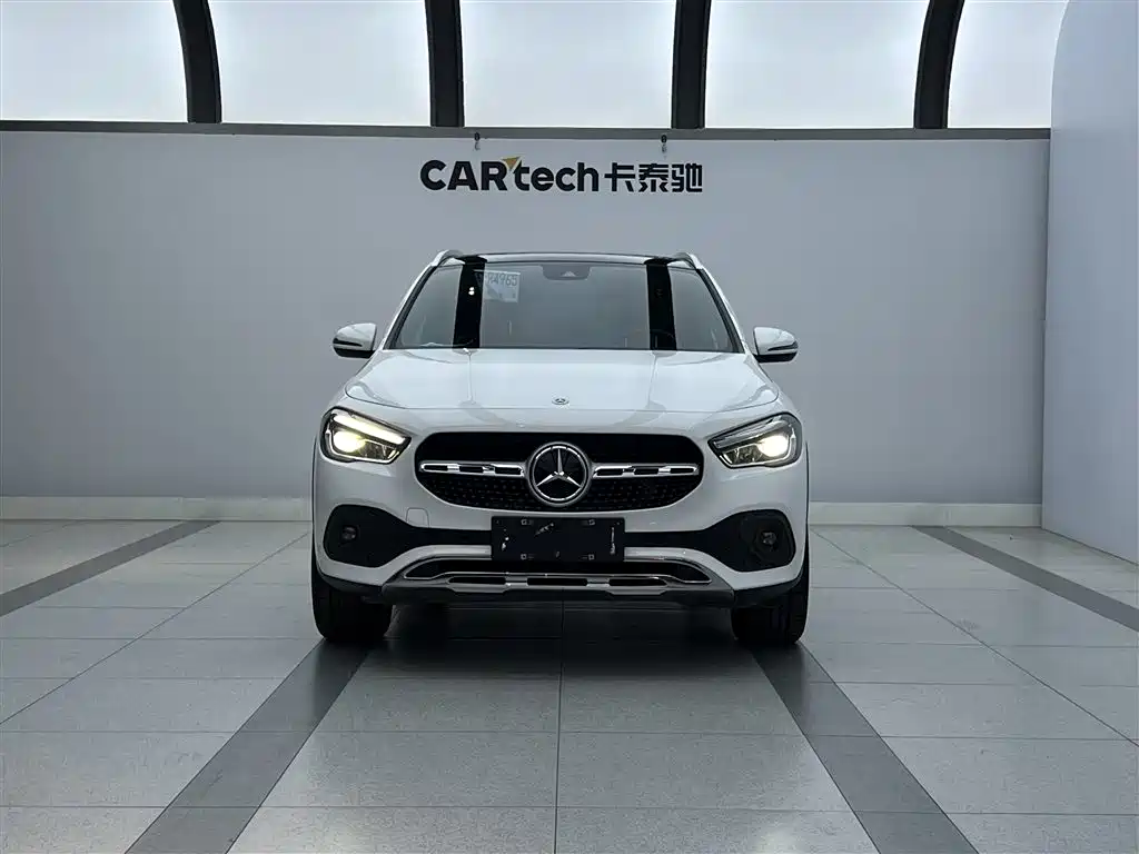 MERCEDES-BENZ GLA
