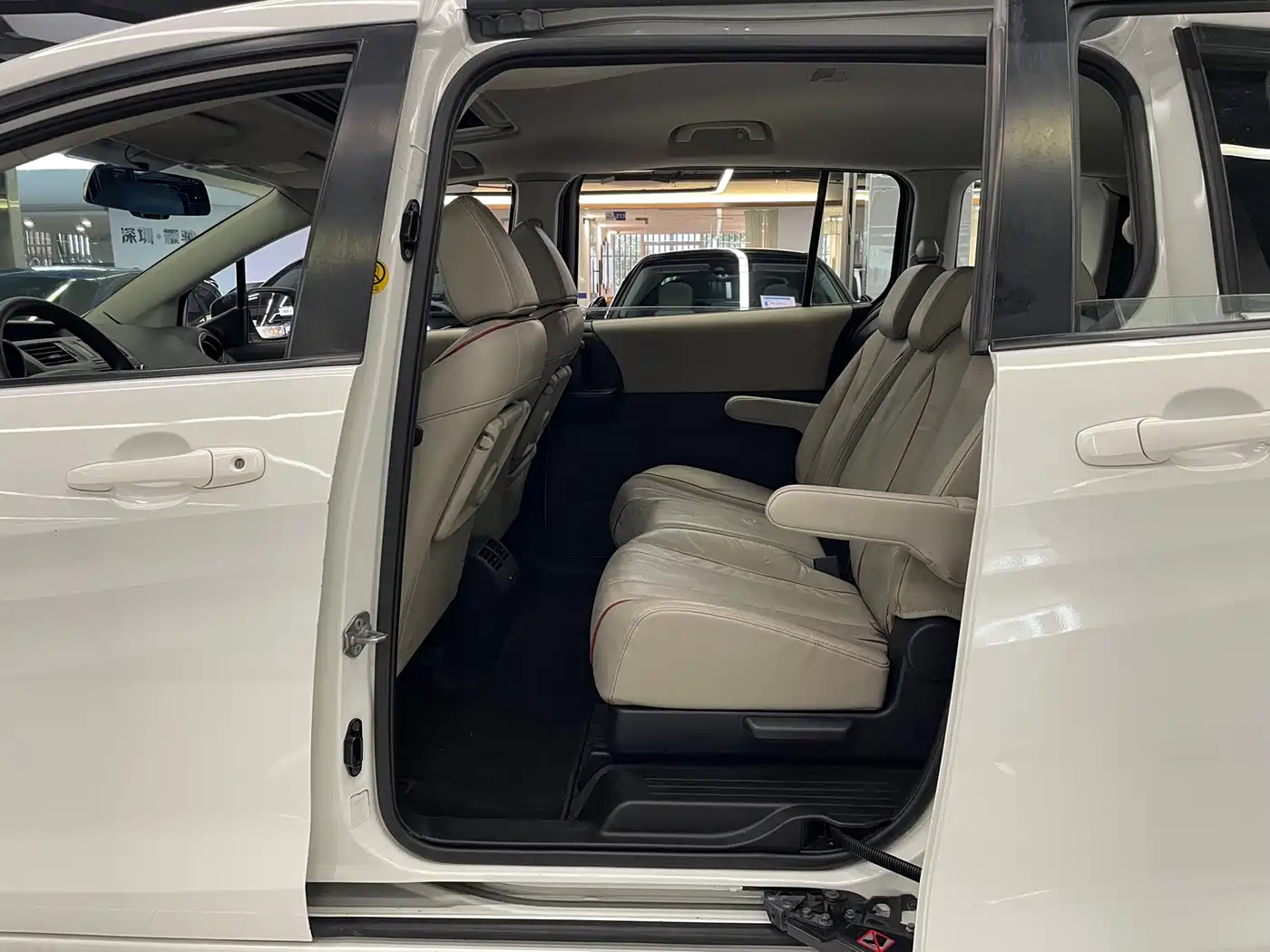 Mazda Mazda5 2013 2013 2.0L Automatic Luxury