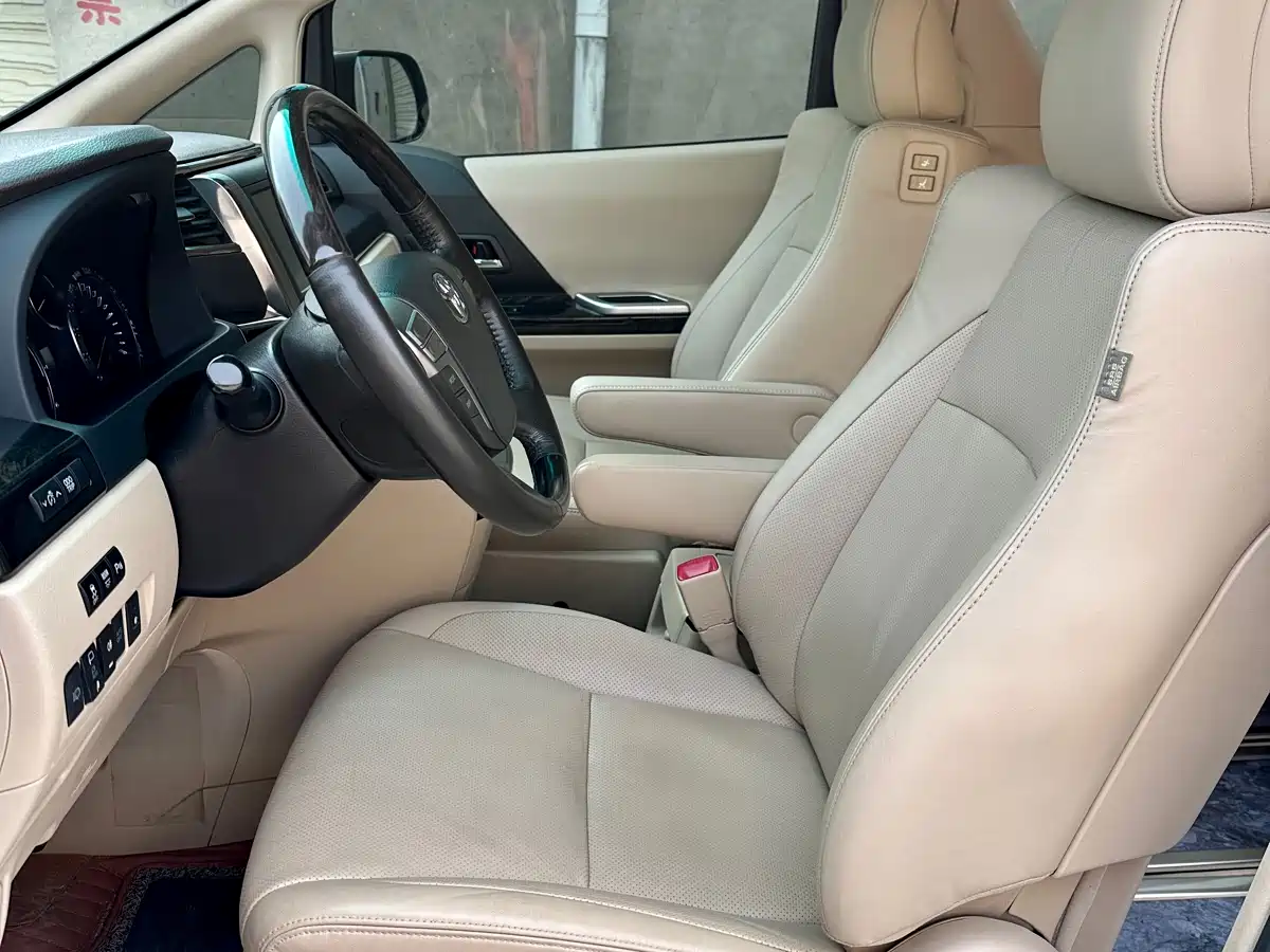 Toyota Alphard фото 7
