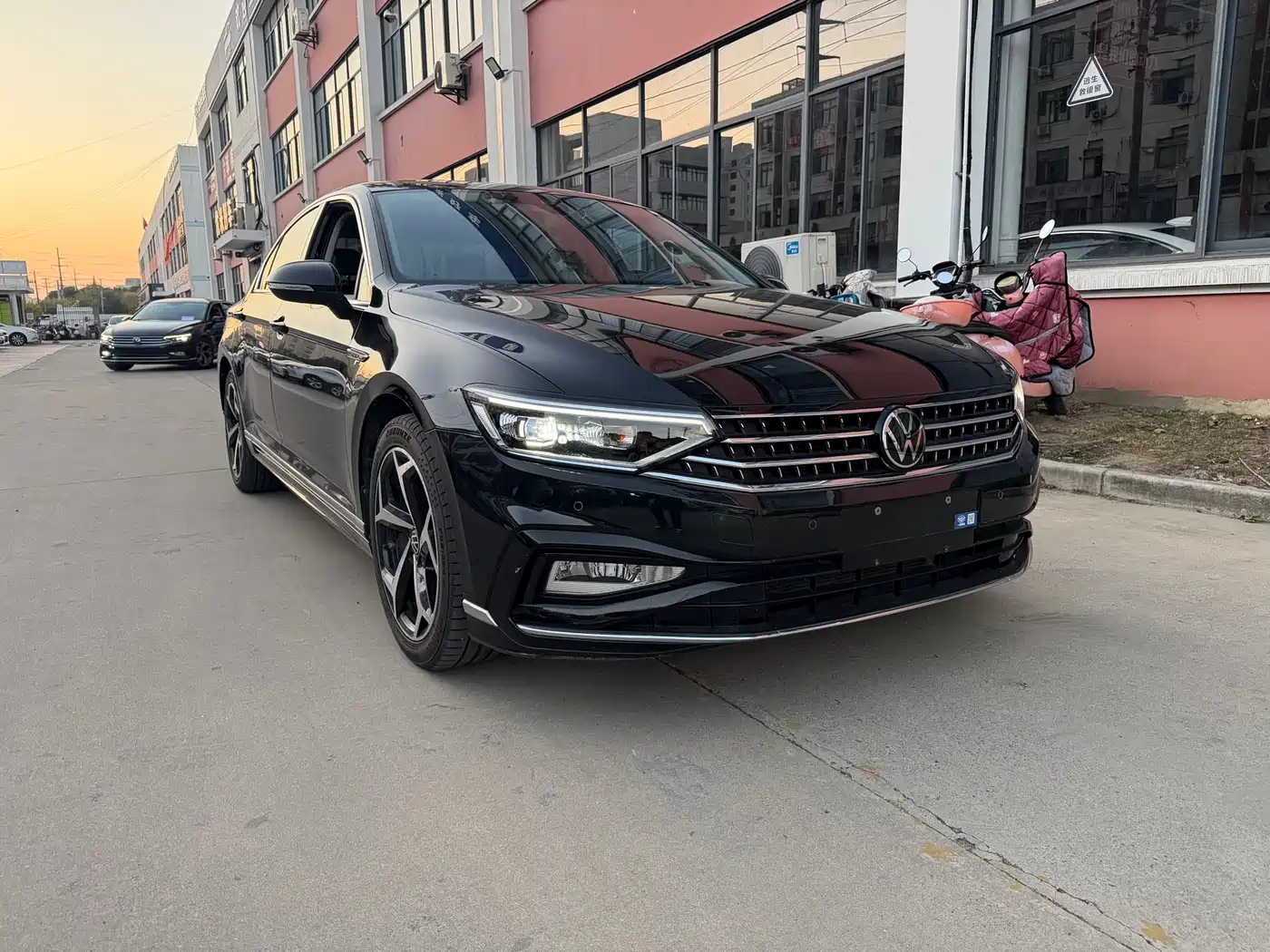 Volkswagen Magotan 2023 Model 2 Million Commemorative Edition 330TSI DSG Luxury фото 2