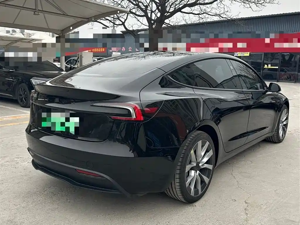 TESLA MODEL 3