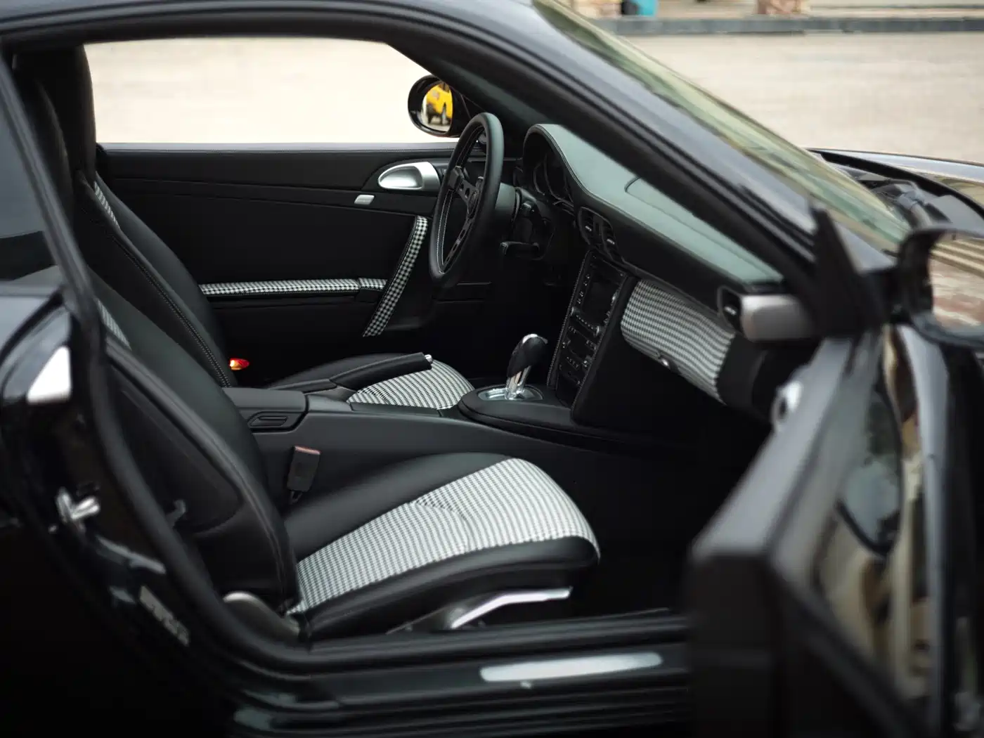 Porsche 911 2010 Carrera 3.6L фото 19