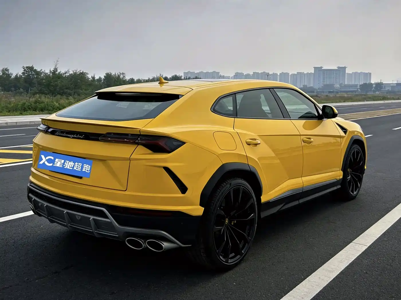 LAMBORGHINI URUS
