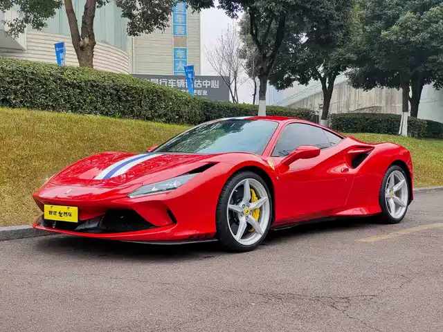 FERRARI F8