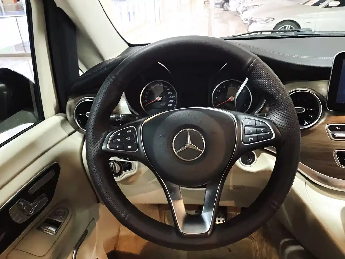 Mercedes-Benz V-Class 2020 V 260 Luxury Edition фото 7