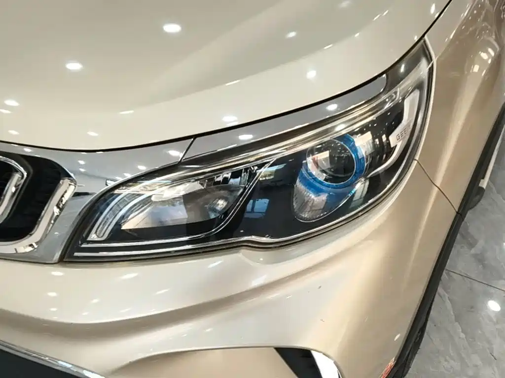 Фото 24 - Geely Vision X3