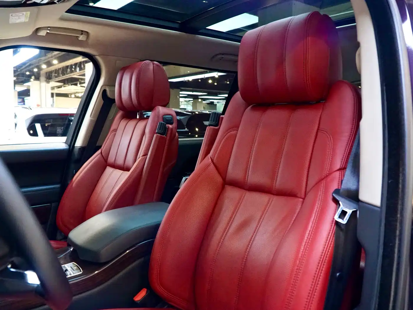 Photo 17 - Land Rover Range Rover