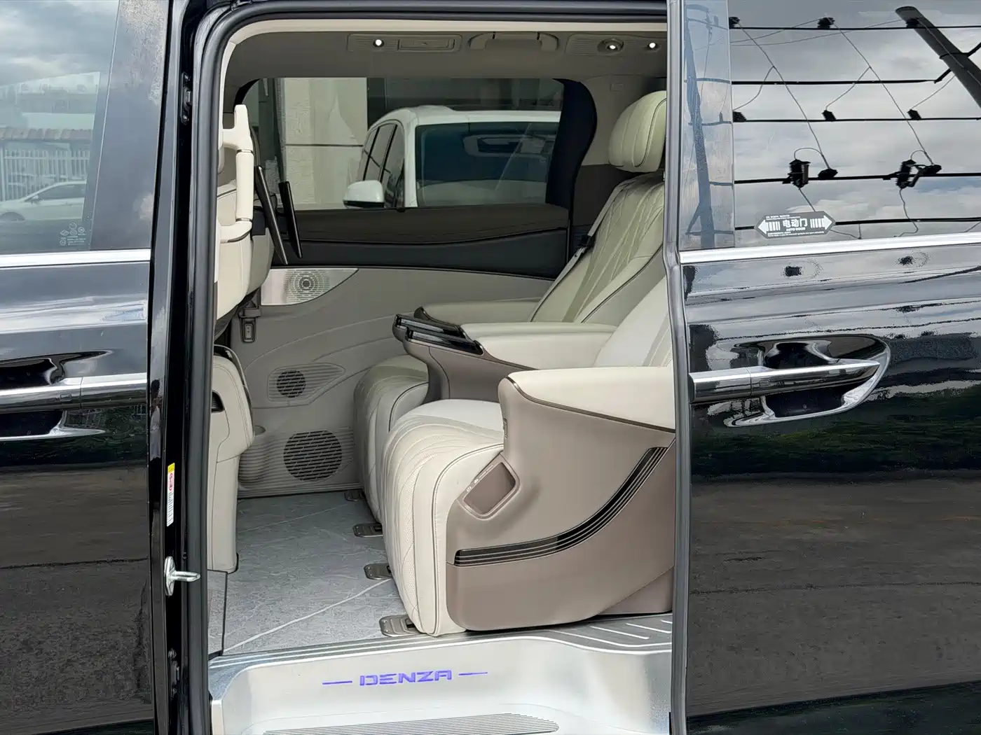 Denza D9 2022 2022 DM-i 970 All-Wheel Drive Honor Edition
