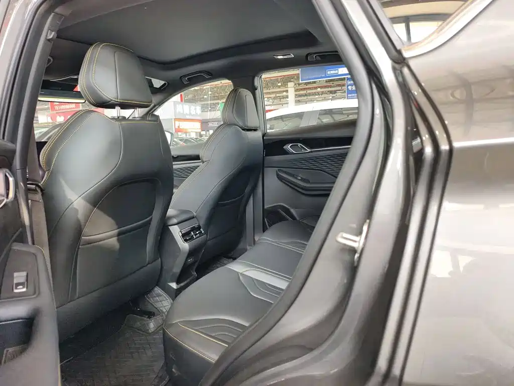 Фото 20 - Geely Coolray
