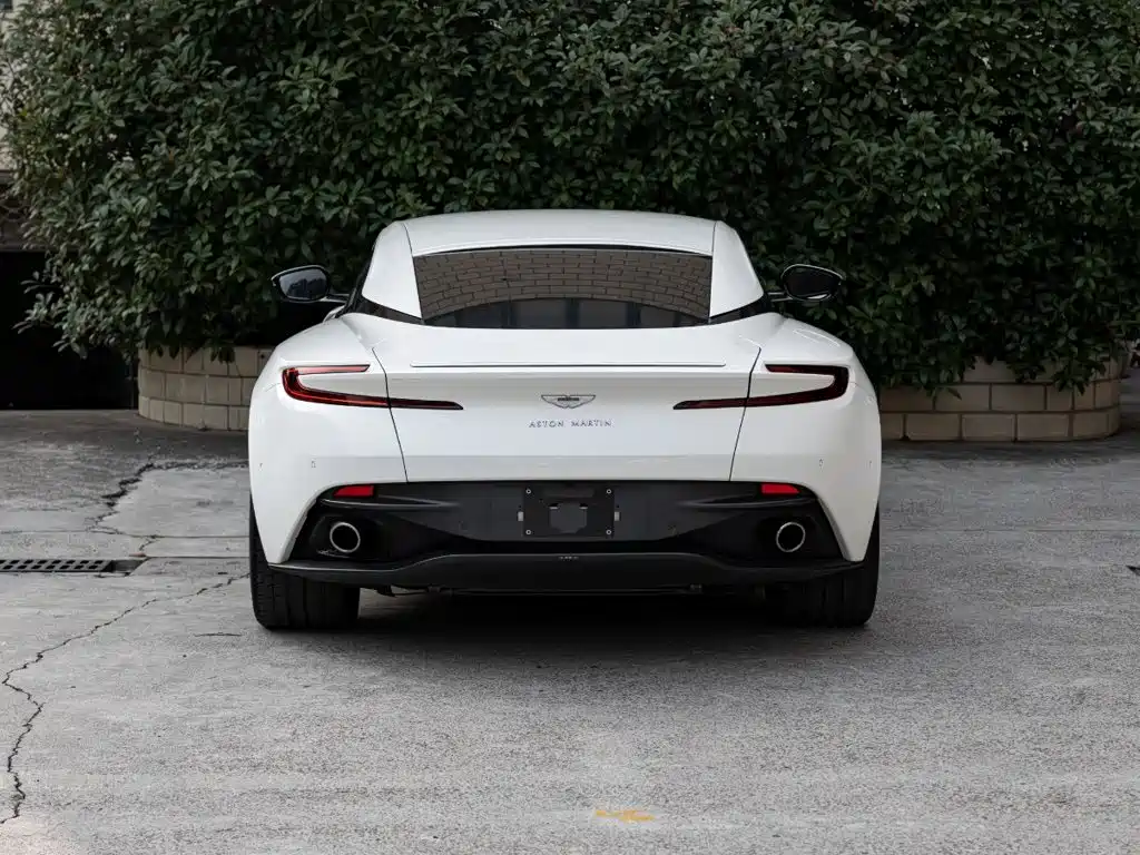Aston Martin DB11 2022 2022 4.0T V8 Coupe