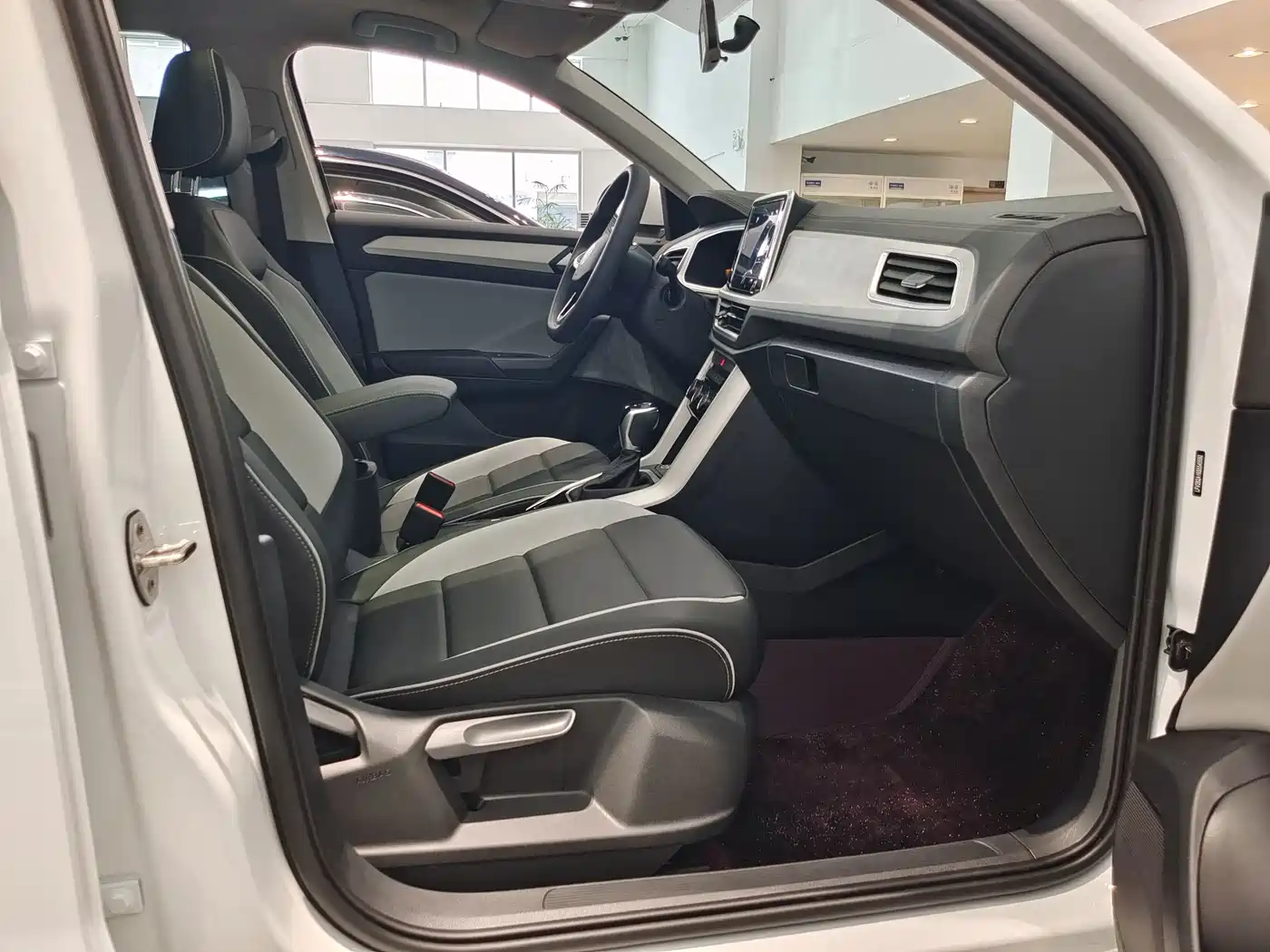 Volkswagen T-ROC 2025 2026 280TSI DSG 2WD Time Edition