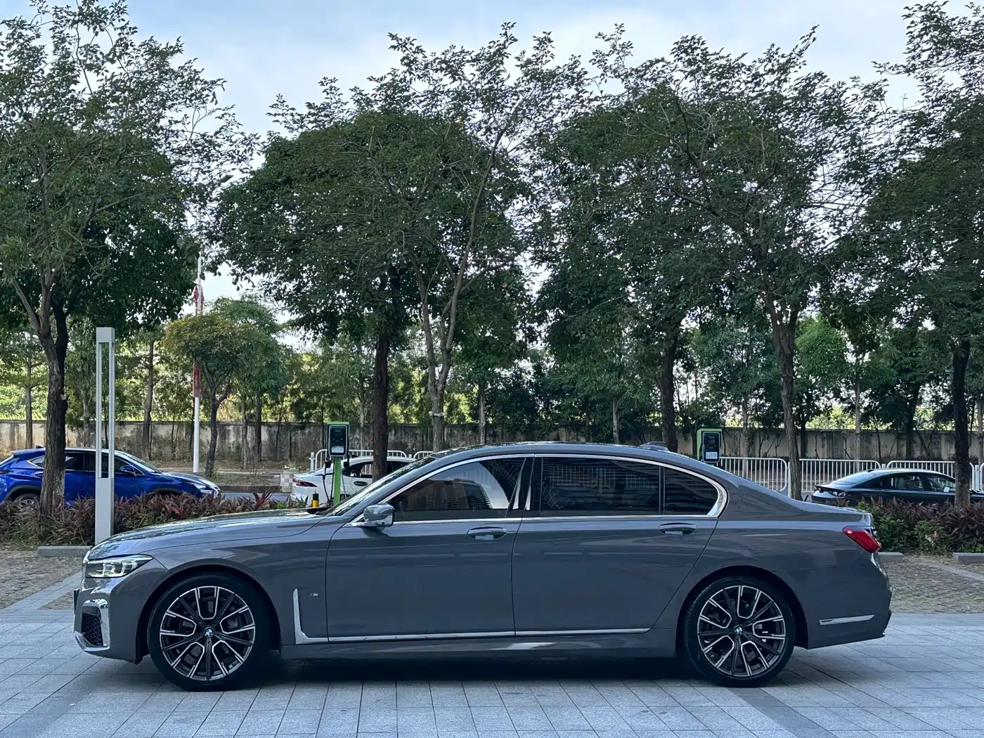 BMW 7 Series 2019 740Li Exclusive M Sport Package фото 15
