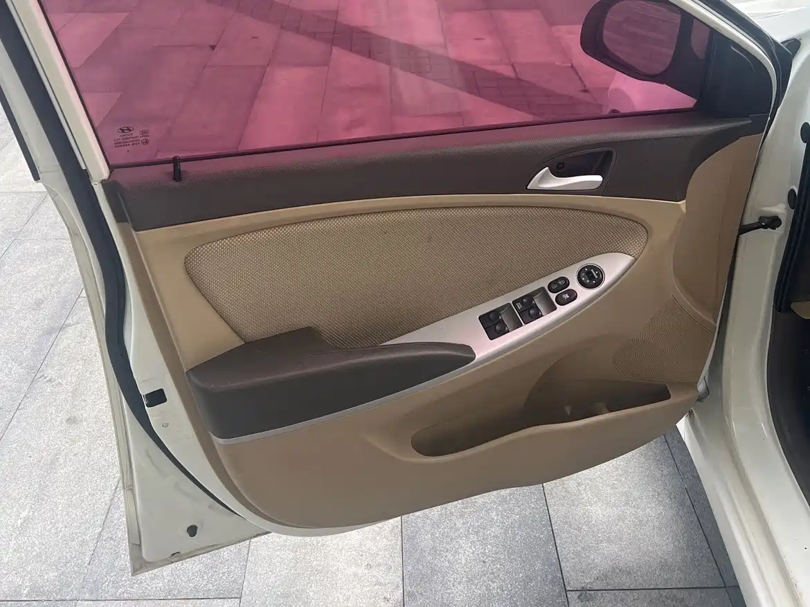 Фото 8 - Hyundai Verna