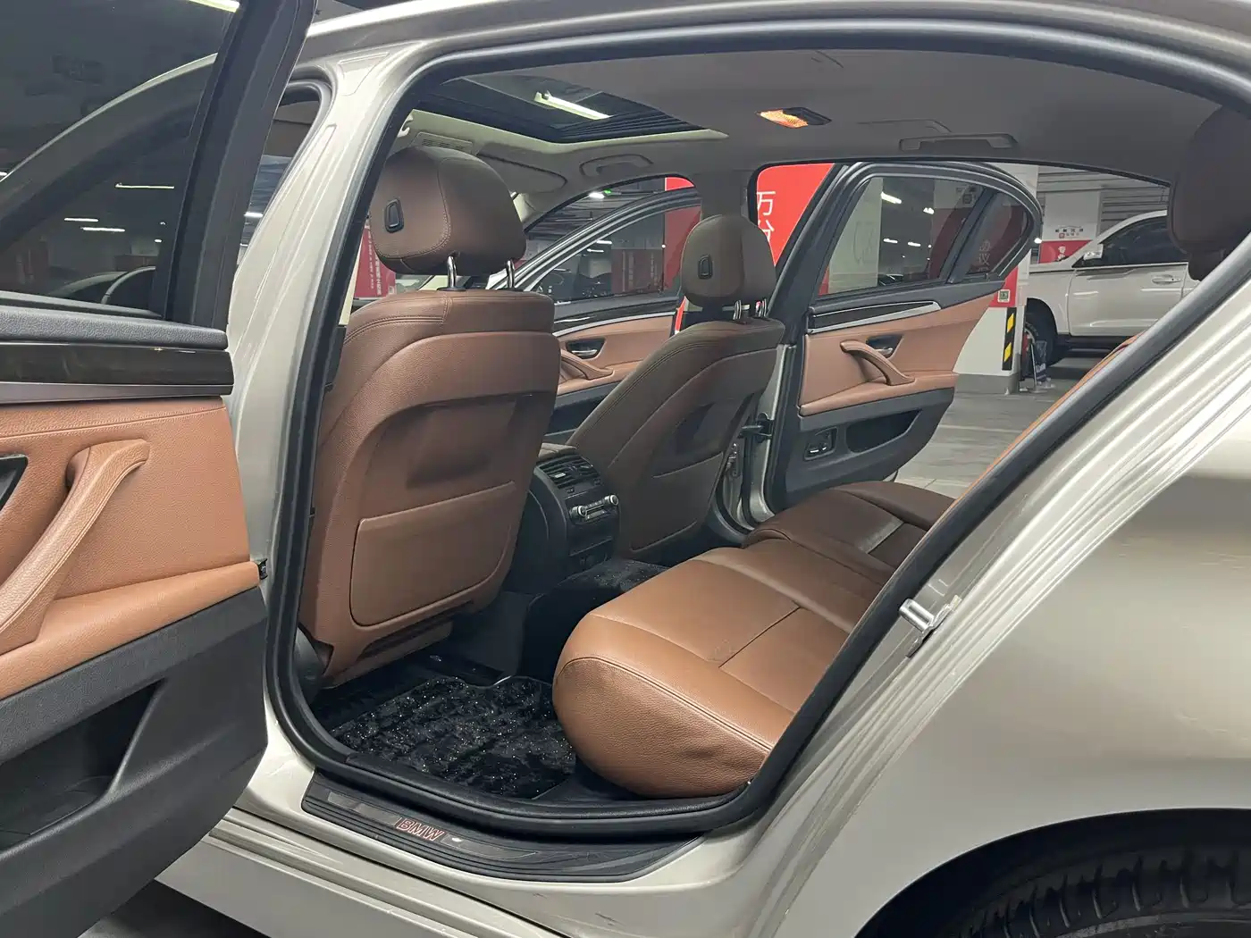 BMW 5 Series 2014 535Li Luxury Design Package фото 18