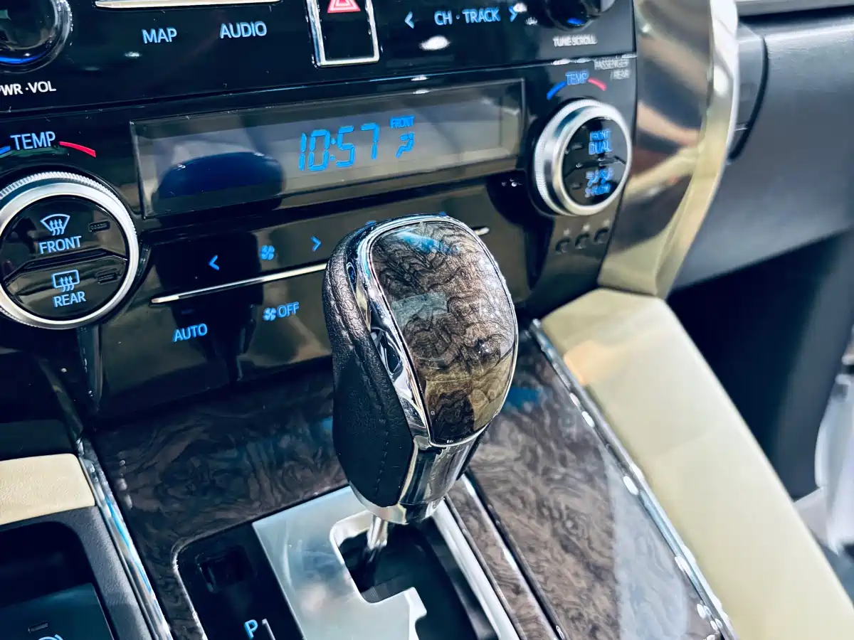 Toyota Alphard 2021 Hybrid 2.5L Premium фото 13