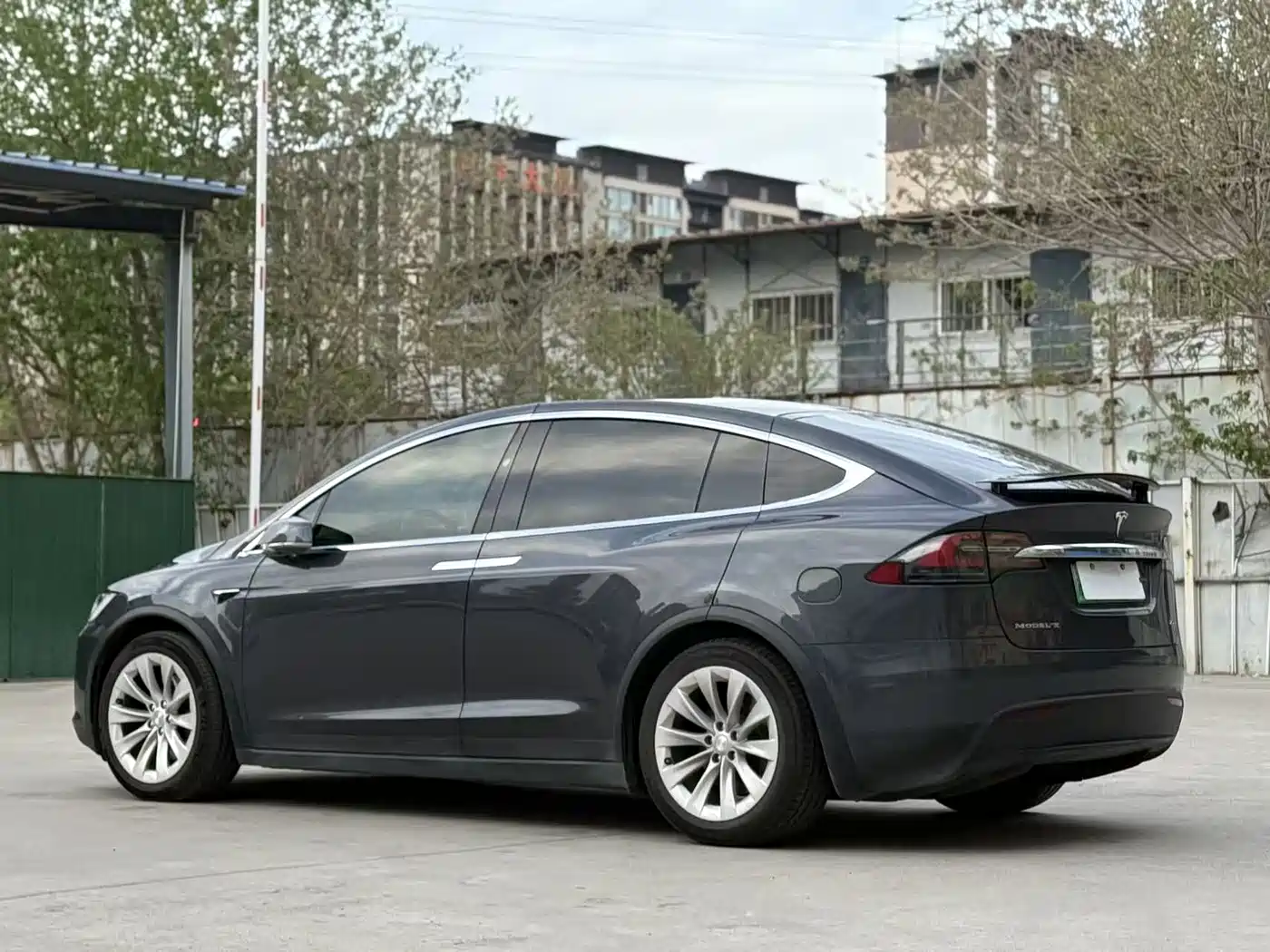 TESLA MODEL X