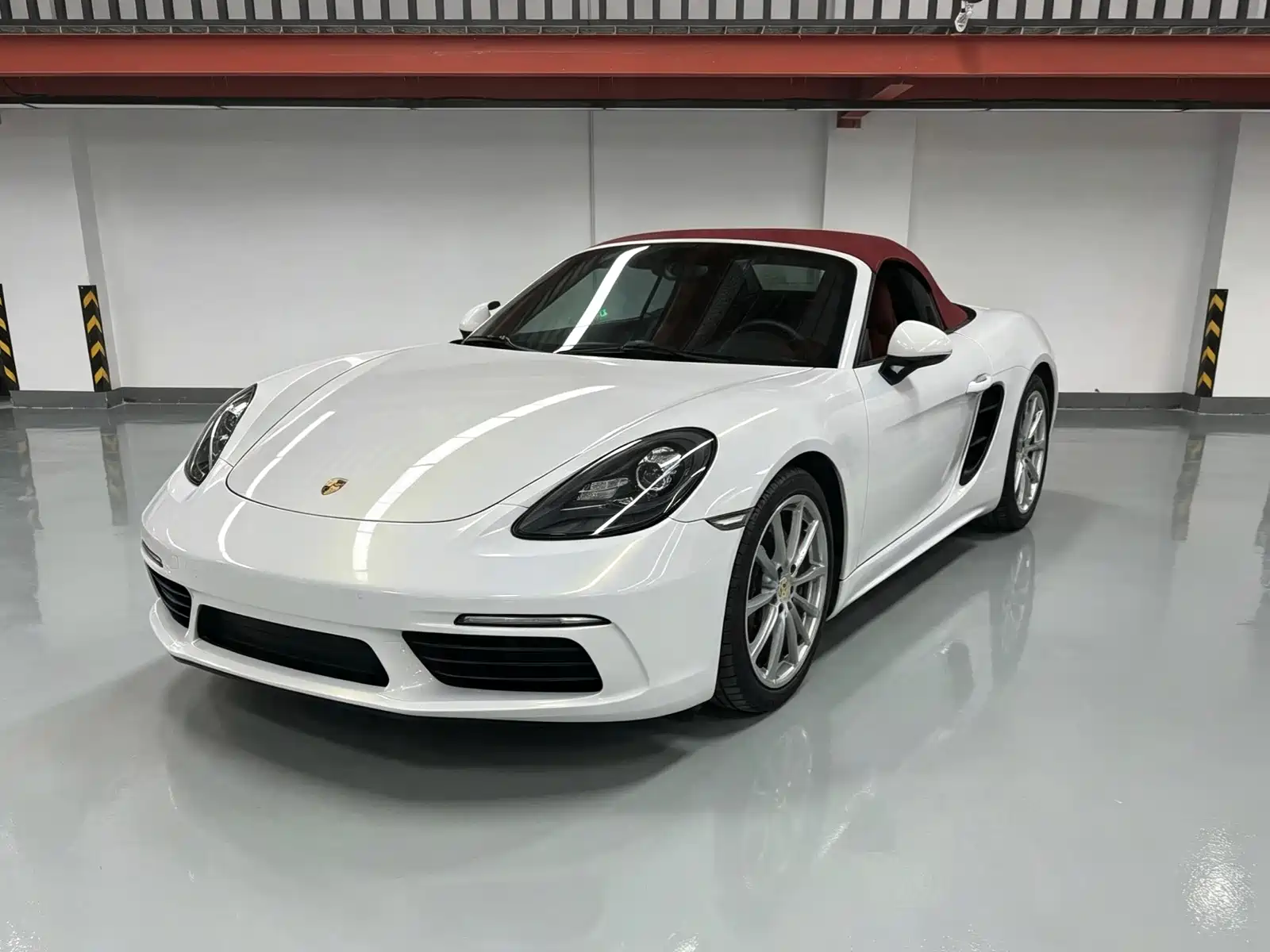Photo 1 - Porsche 718